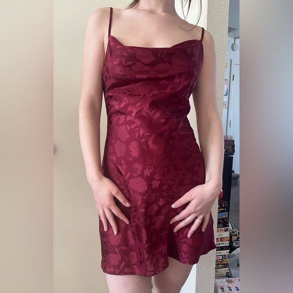 Urban Outfitters Burgundy Red Satin Floral Cowl Neck Mallory Mini Dress Size M - Picture 3 of 13